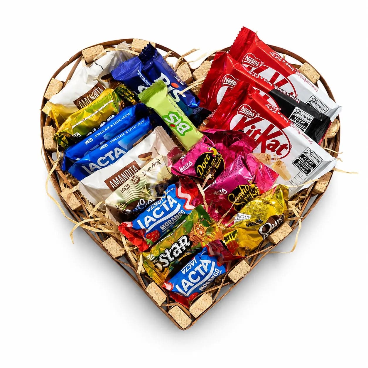 Cesta Coração com Chocolates Lacta e KitKat