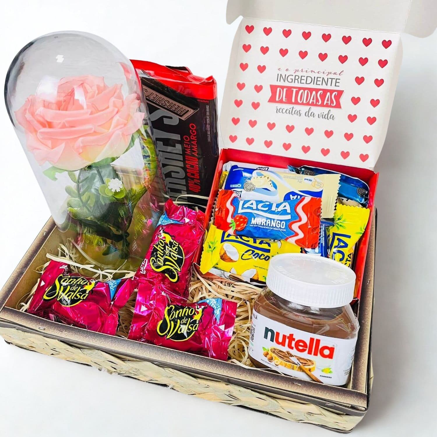 Bandeja Romântica com Rosa Eterna e Chocolates