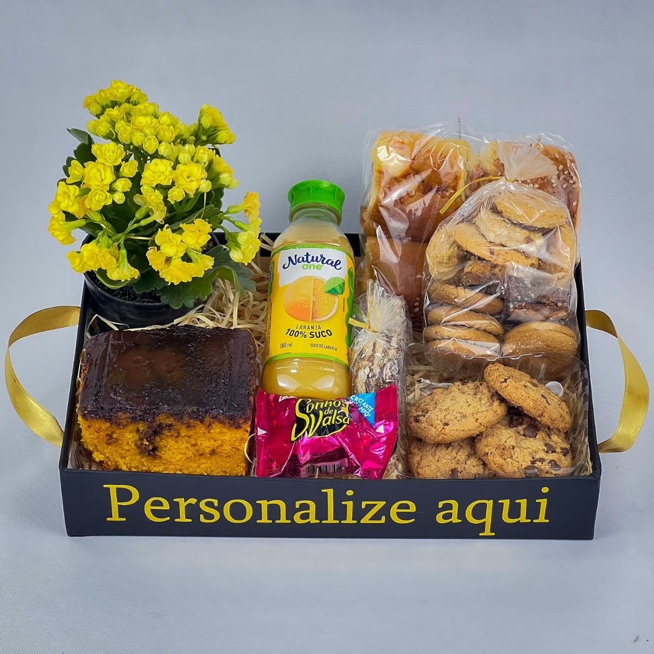 Mini Café da Manhã com Salgadinhos, Cookies e Bolo