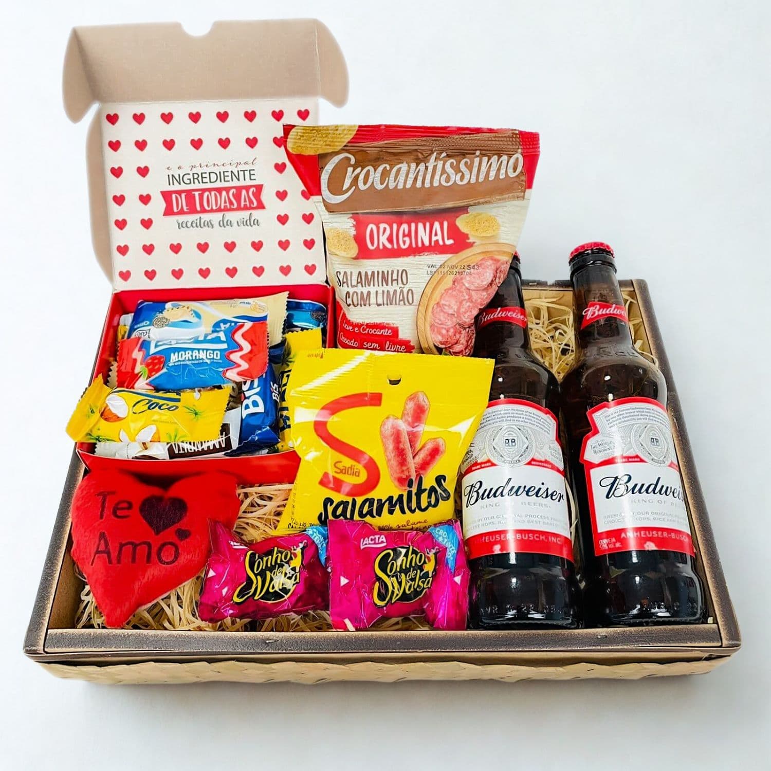 Bandeja com Cervejas, Petiscos, Coração e Chocolates