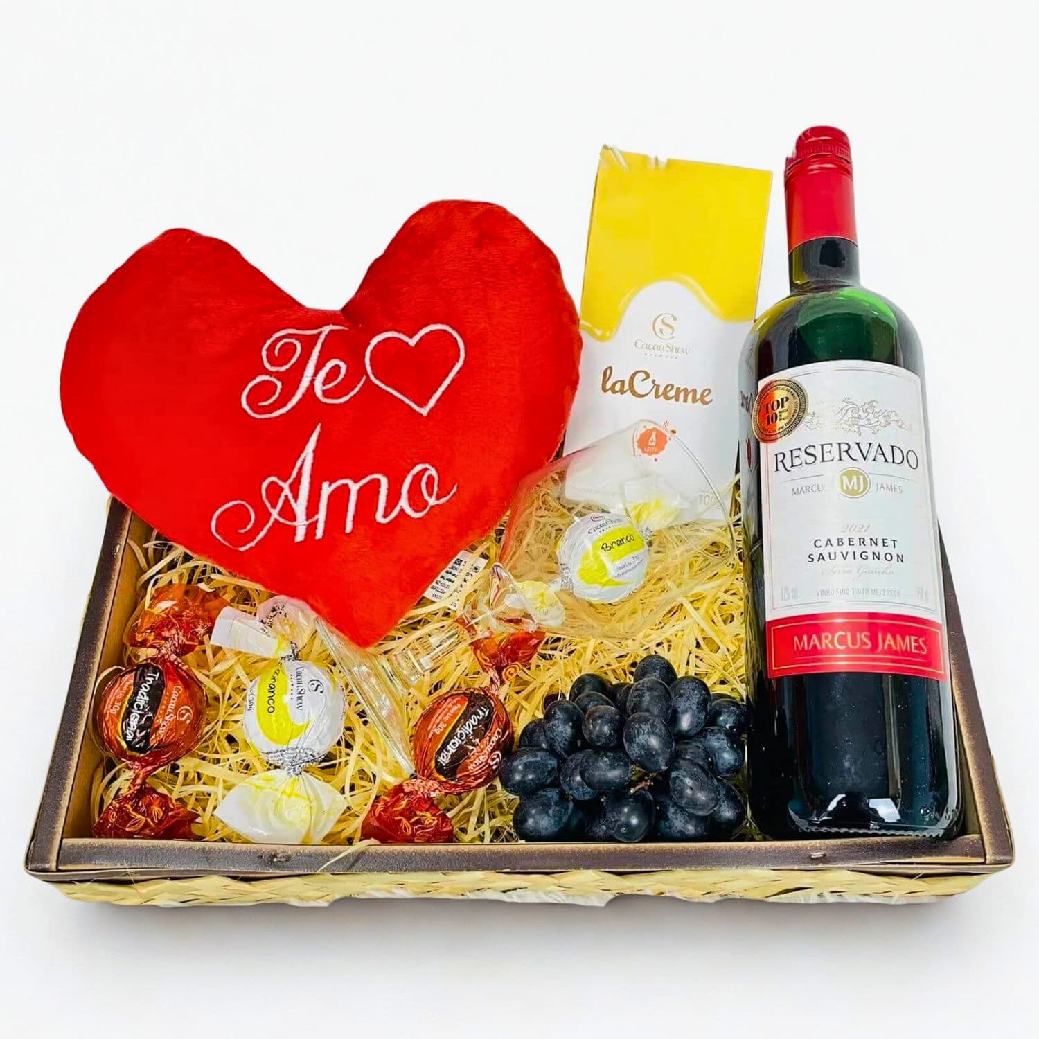 Bandeja Romântica com Vinho, Chocolates Cacau Show, Taça e Fruta
