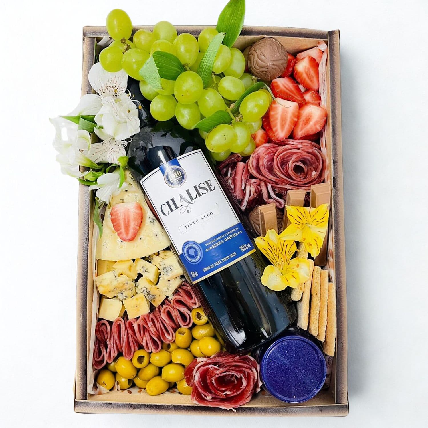 Bandeja de Frios com Salame, Bolachas, Vinho, Queijo, Frutas, Geleia e Chocolate