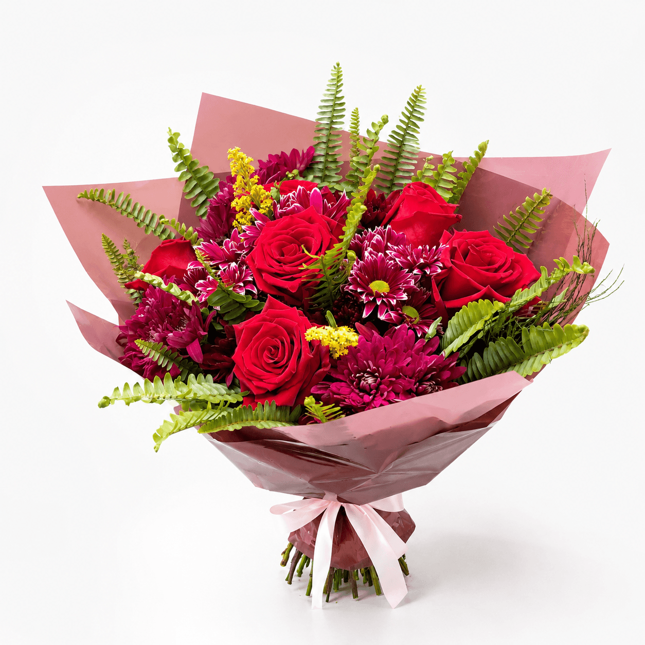 Buquê de 6 Rosas Vermelhas Importadas com Flores do Campo