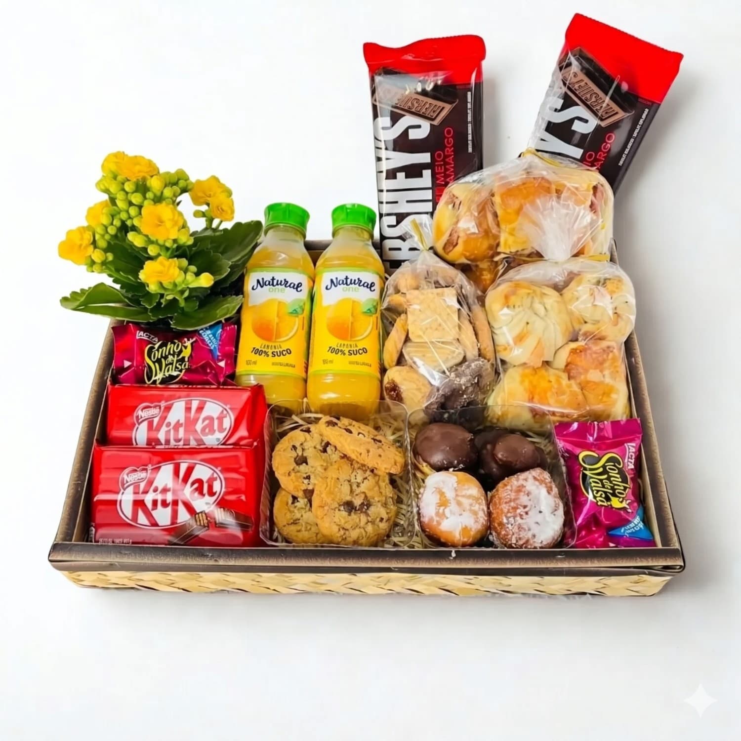 Bandeja de Café da Manhã com Chocolates, Salgados e Cookies